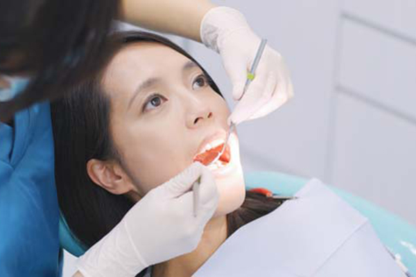 How An Emergency Dentist Can Help If You Have A Loose Tooth